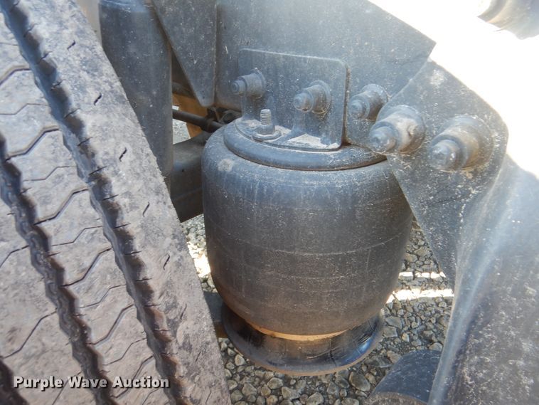 image for item DJ8547 1995 Freightliner FLD  semi truck