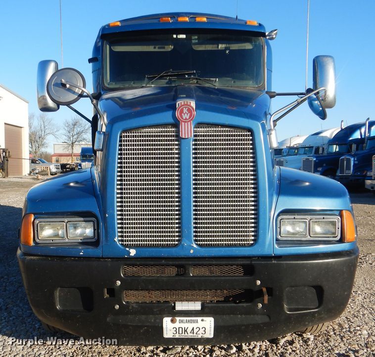 image for item DJ8548 2006 Kenworth T600  semi truck