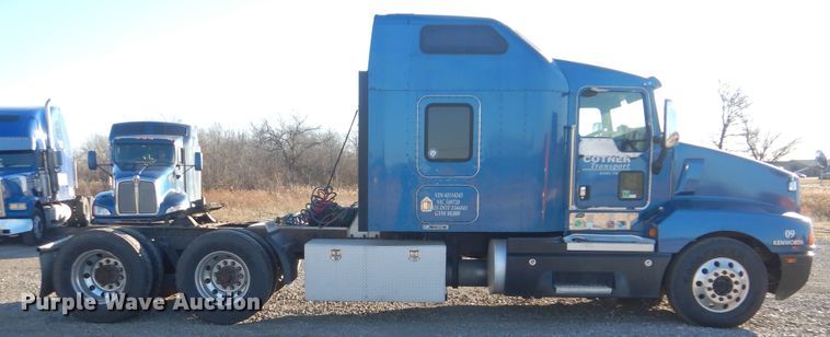 image for item DJ8548 2006 Kenworth T600  semi truck