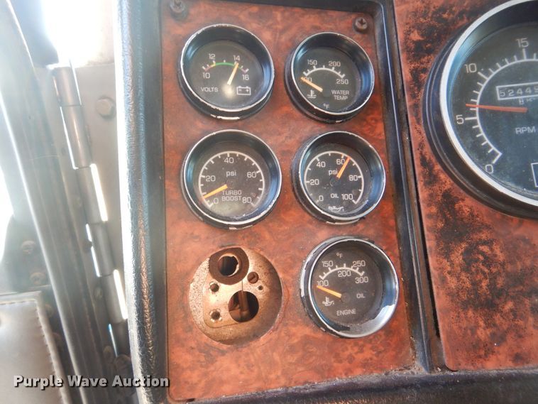 image for item DJ8548 2006 Kenworth T600  semi truck