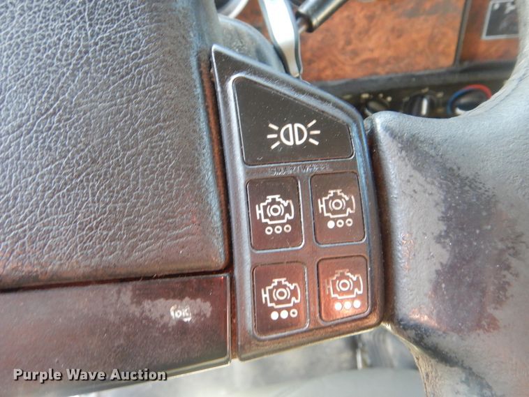 image for item DJ8548 2006 Kenworth T600  semi truck