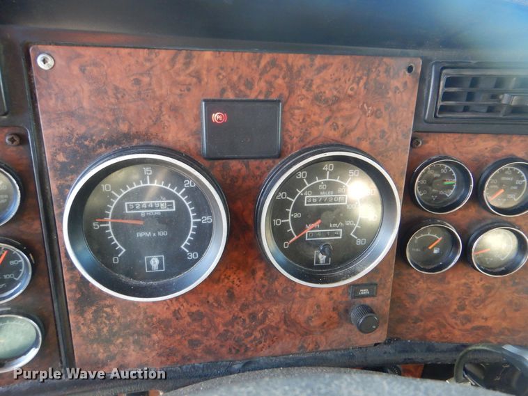 image for item DJ8548 2006 Kenworth T600  semi truck