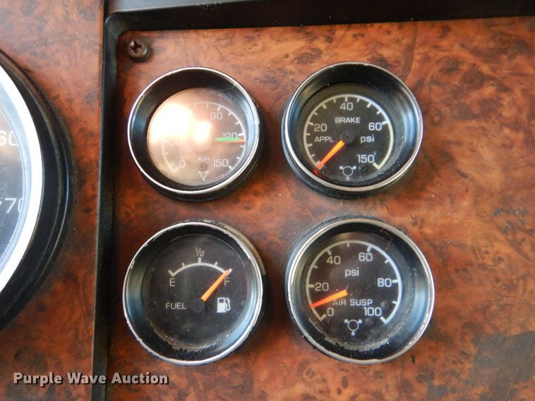 image for item DJ8548 2006 Kenworth T600  semi truck