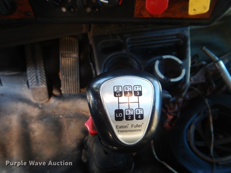 image for item DJ8548 2006 Kenworth T600  semi truck