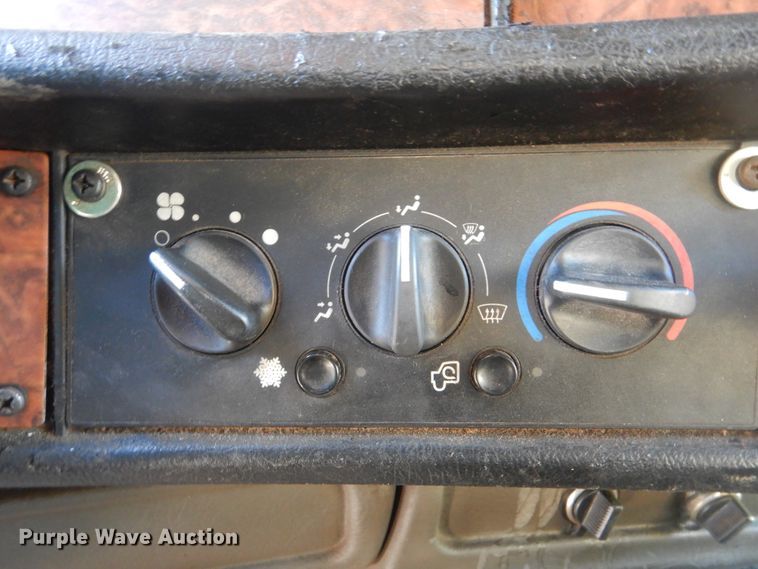 image for item DJ8548 2006 Kenworth T600  semi truck