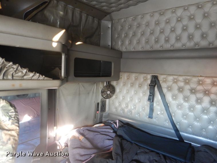 image for item DJ8548 2006 Kenworth T600  semi truck