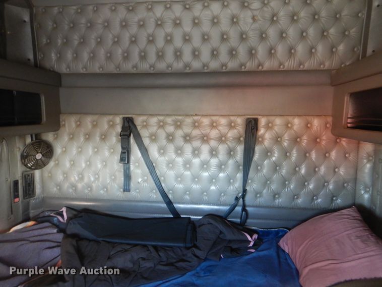 image for item DJ8548 2006 Kenworth T600  semi truck