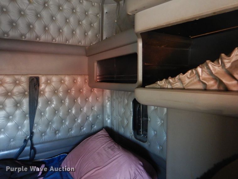 image for item DJ8548 2006 Kenworth T600  semi truck