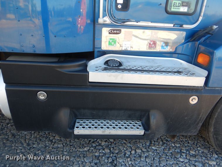 image for item DJ8548 2006 Kenworth T600  semi truck