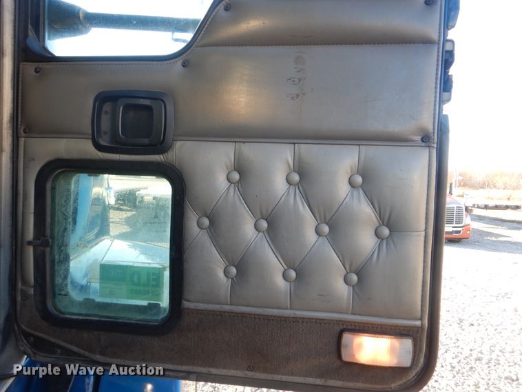 image for item DJ8548 2006 Kenworth T600  semi truck