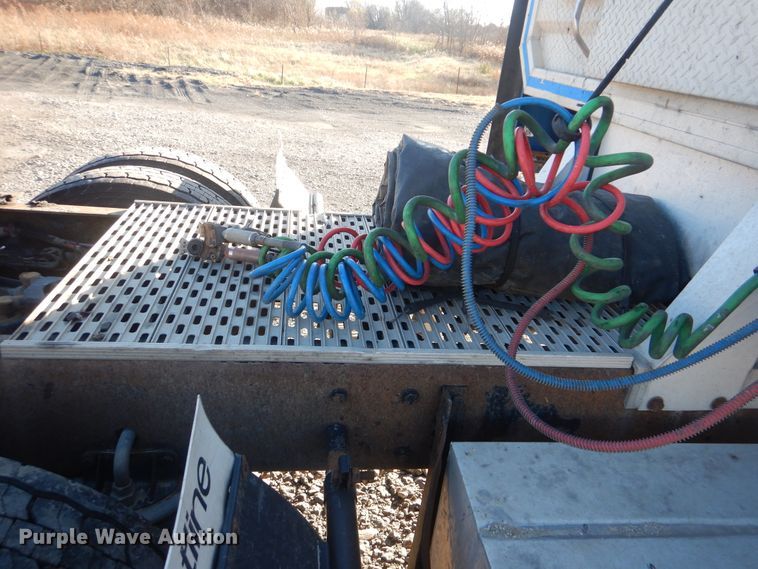 image for item DJ8548 2006 Kenworth T600  semi truck