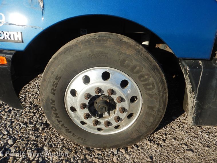 image for item DJ8548 2006 Kenworth T600  semi truck