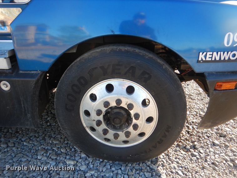 image for item DJ8548 2006 Kenworth T600  semi truck