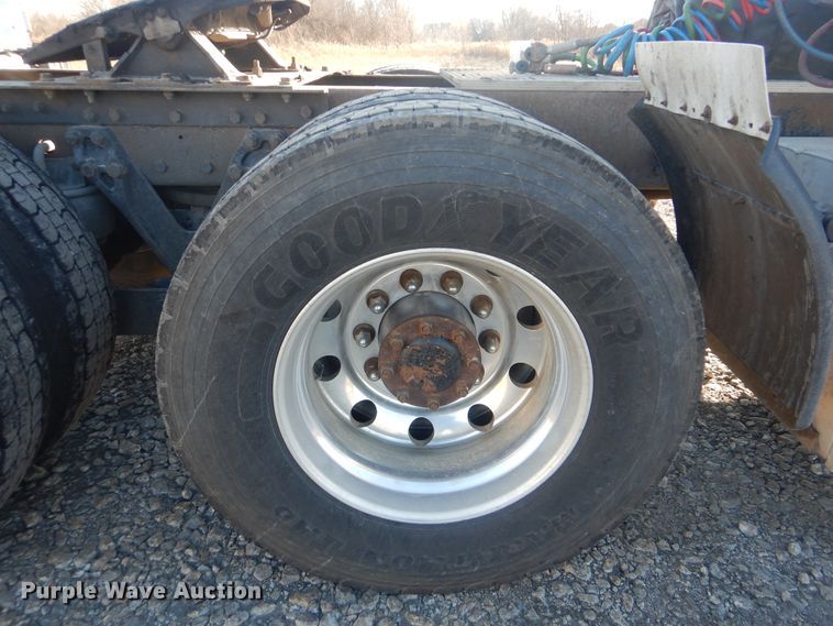 image for item DJ8548 2006 Kenworth T600  semi truck