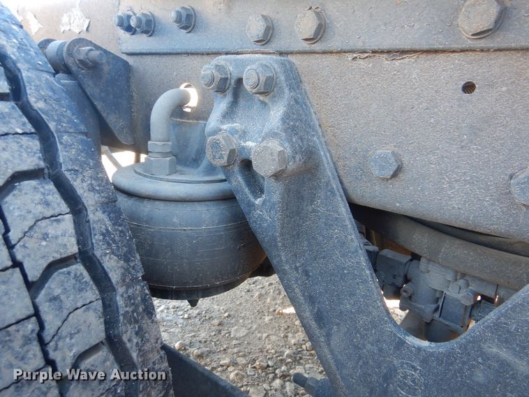 image for item DJ8548 2006 Kenworth T600  semi truck