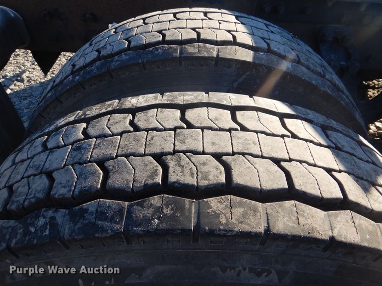 image for item DJ8548 2006 Kenworth T600  semi truck