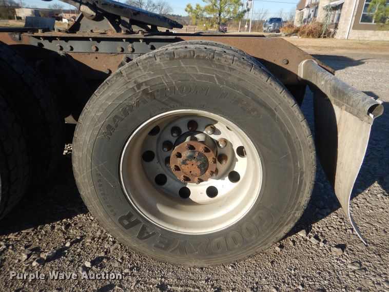 image for item DJ8548 2006 Kenworth T600  semi truck