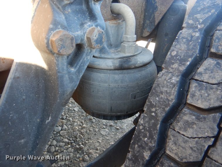 image for item DJ8548 2006 Kenworth T600  semi truck