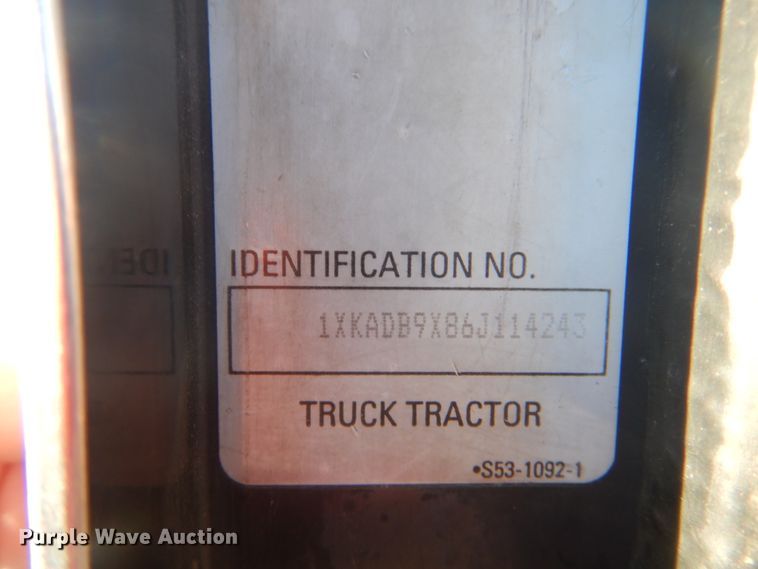 image for item DJ8548 2006 Kenworth T600  semi truck