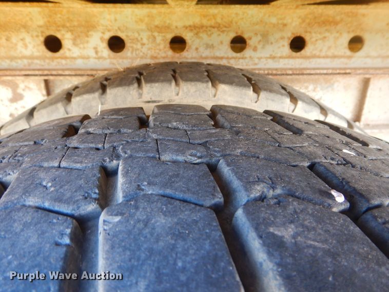 image for item DJ8551 1987 Fruehauf FPX-F2-48 dry van trailer