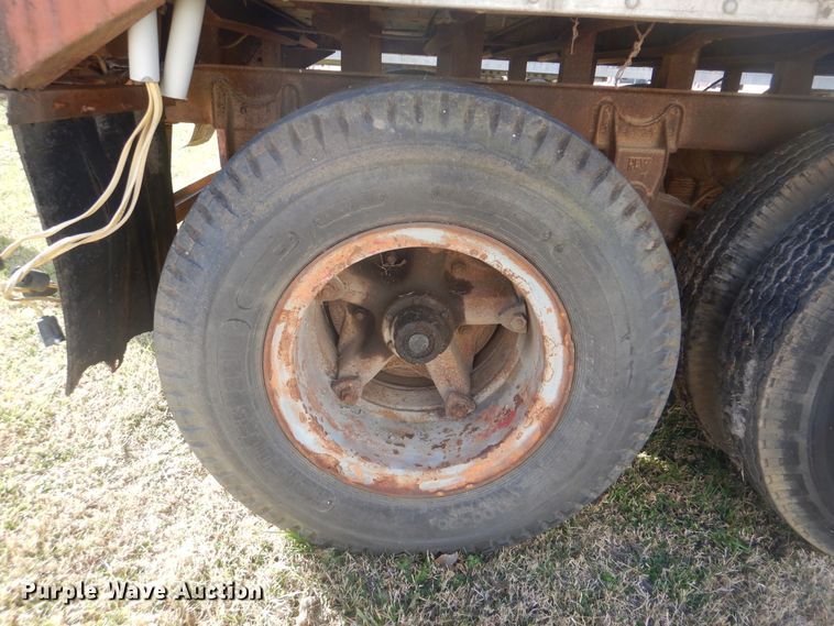 image for item DJ8552 1962 Fruehauf VB6-R2-40 dry van trailer