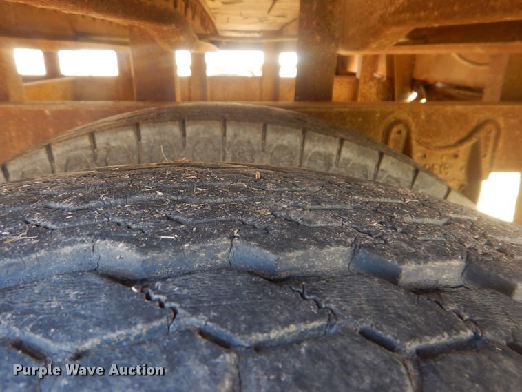 image for item DJ8552 1962 Fruehauf VB6-R2-40 dry van trailer