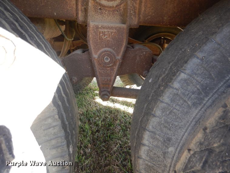 image for item DJ8552 1962 Fruehauf VB6-R2-40 dry van trailer