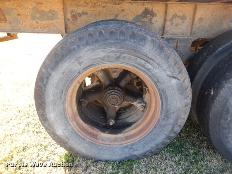 image for item DJ8554 1969 Fruehauf dry van trailer