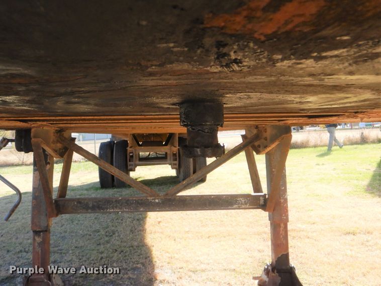 image for item DJ8554 1969 Fruehauf dry van trailer