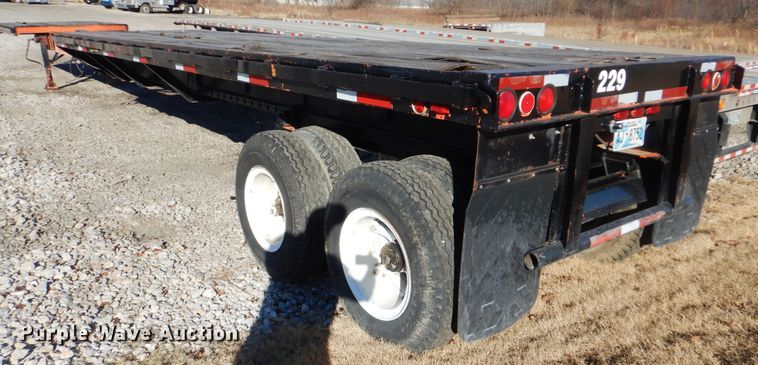 image for item DJ8573 1975 Fruehauf flatbed trailer