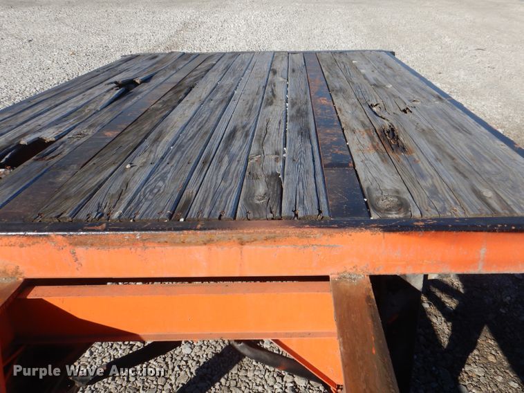 image for item DJ8573 1975 Fruehauf flatbed trailer