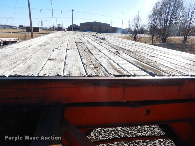 image for item DJ8573 1975 Fruehauf flatbed trailer