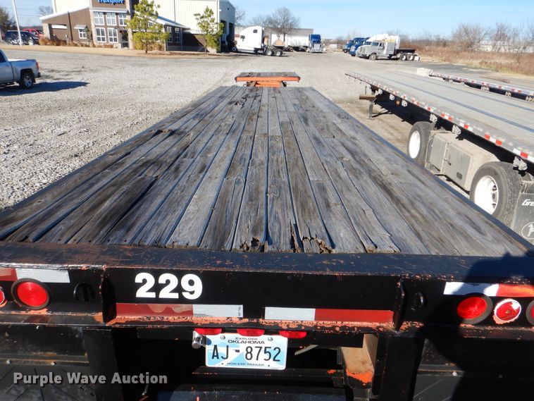 image for item DJ8573 1975 Fruehauf flatbed trailer