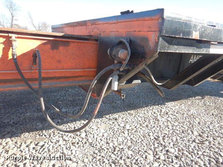 image for item DJ8573 1975 Fruehauf flatbed trailer