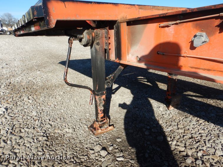 image for item DJ8573 1975 Fruehauf flatbed trailer