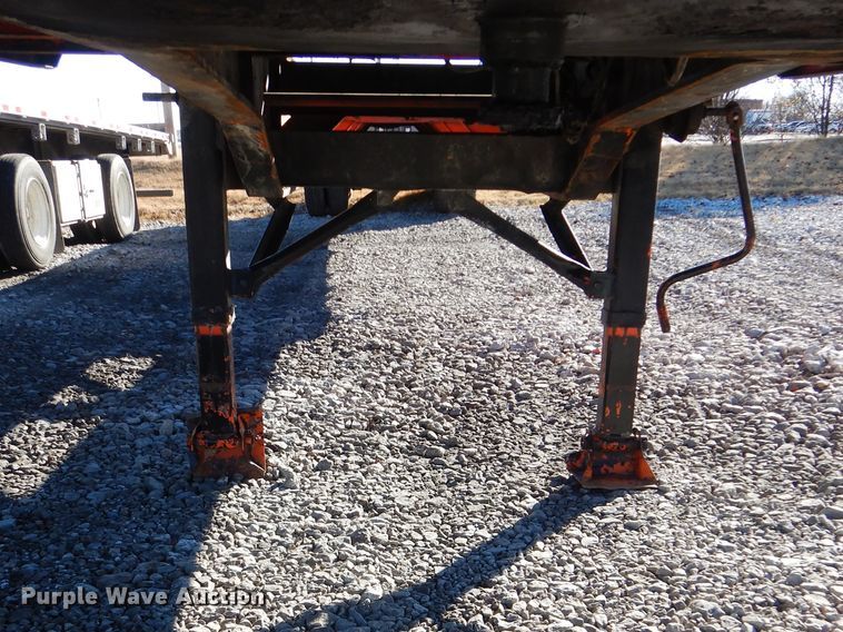 image for item DJ8573 1975 Fruehauf flatbed trailer