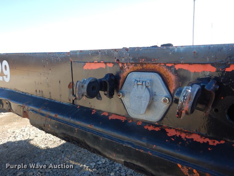 image for item DJ8573 1975 Fruehauf flatbed trailer