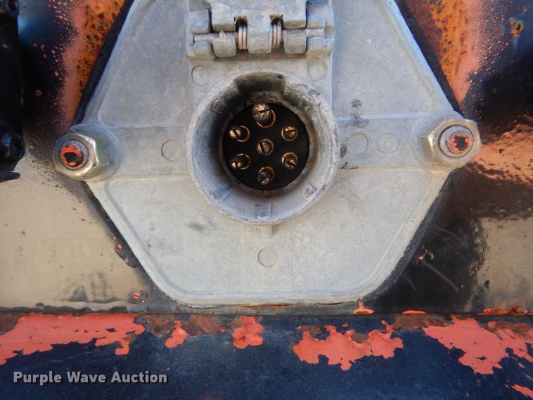 image for item DJ8573 1975 Fruehauf flatbed trailer