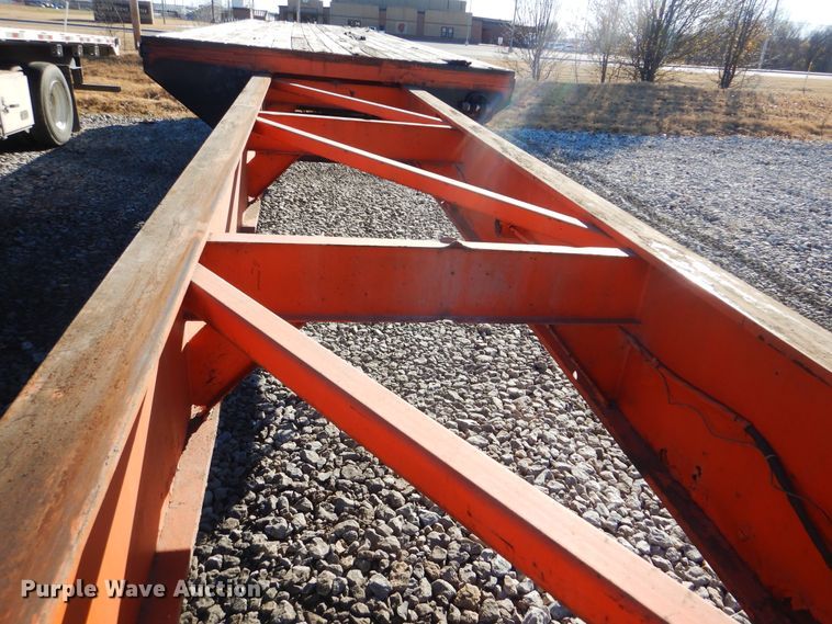 image for item DJ8573 1975 Fruehauf flatbed trailer