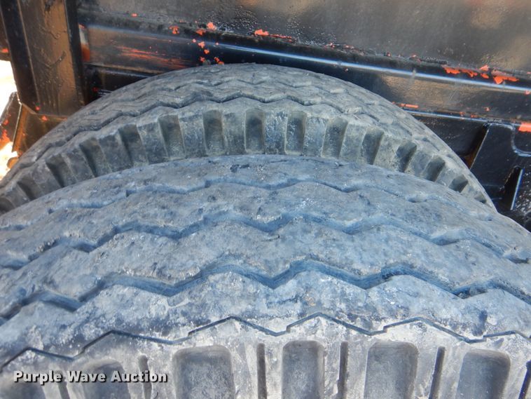 image for item DJ8573 1975 Fruehauf flatbed trailer