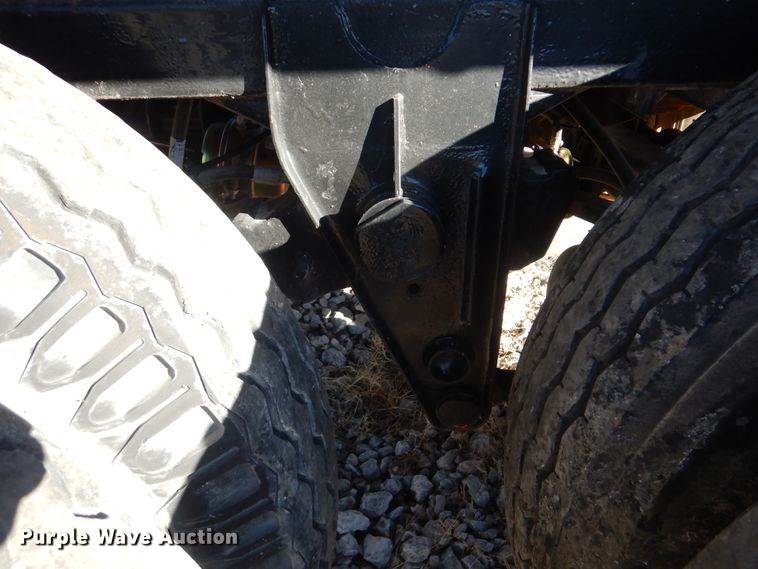 image for item DJ8573 1975 Fruehauf flatbed trailer