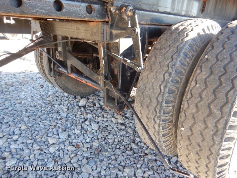 image for item DJ8573 1975 Fruehauf flatbed trailer