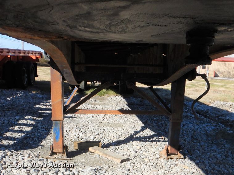 image for item DJ8574 2005 Utility FS2CHS flatbed trailer