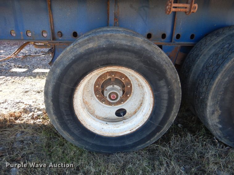 image for item DJ8574 2005 Utility FS2CHS flatbed trailer