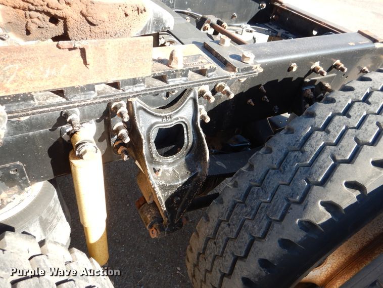 image for item DJ8810 2001 International 9400i  semi truck