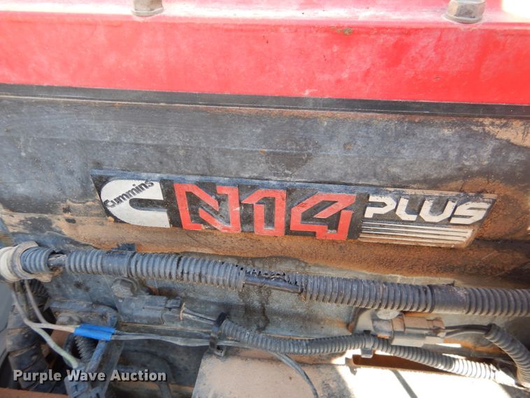 image for item DJ8810 2001 International 9400i  semi truck