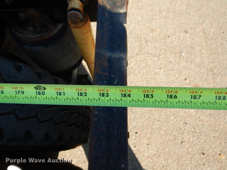 image for item DJ8810 2001 International 9400i  semi truck