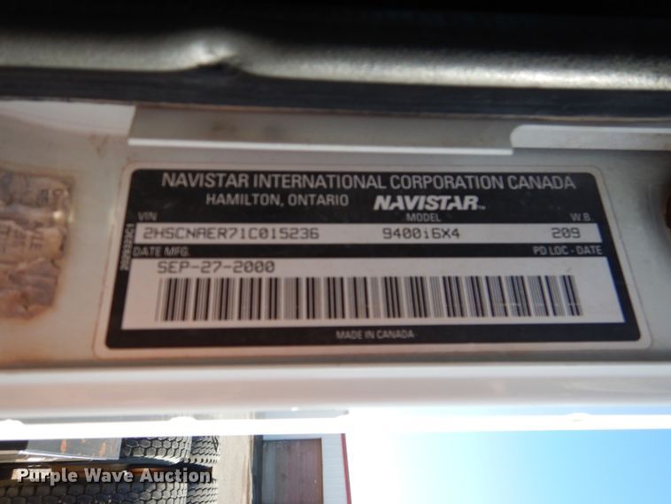 image for item DJ8810 2001 International 9400i  semi truck