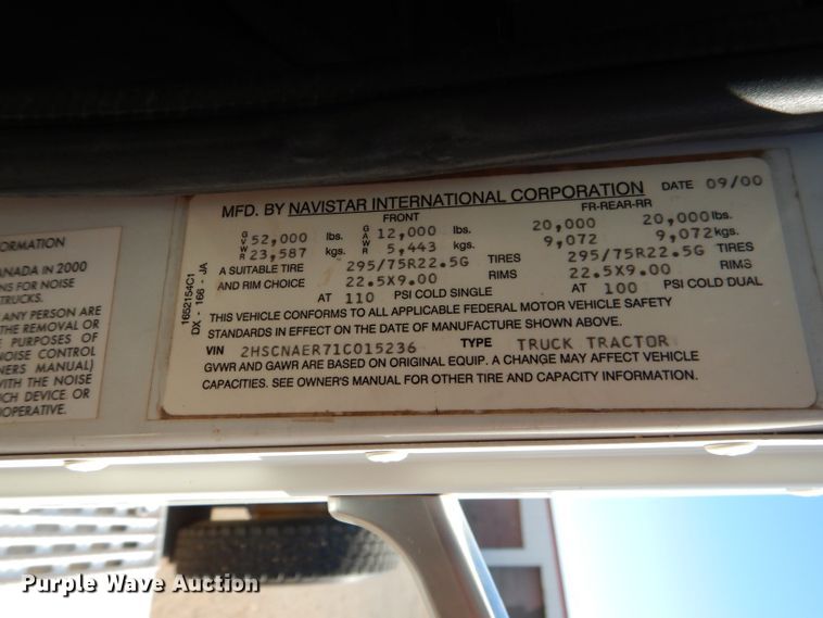 image for item DJ8810 2001 International 9400i  semi truck