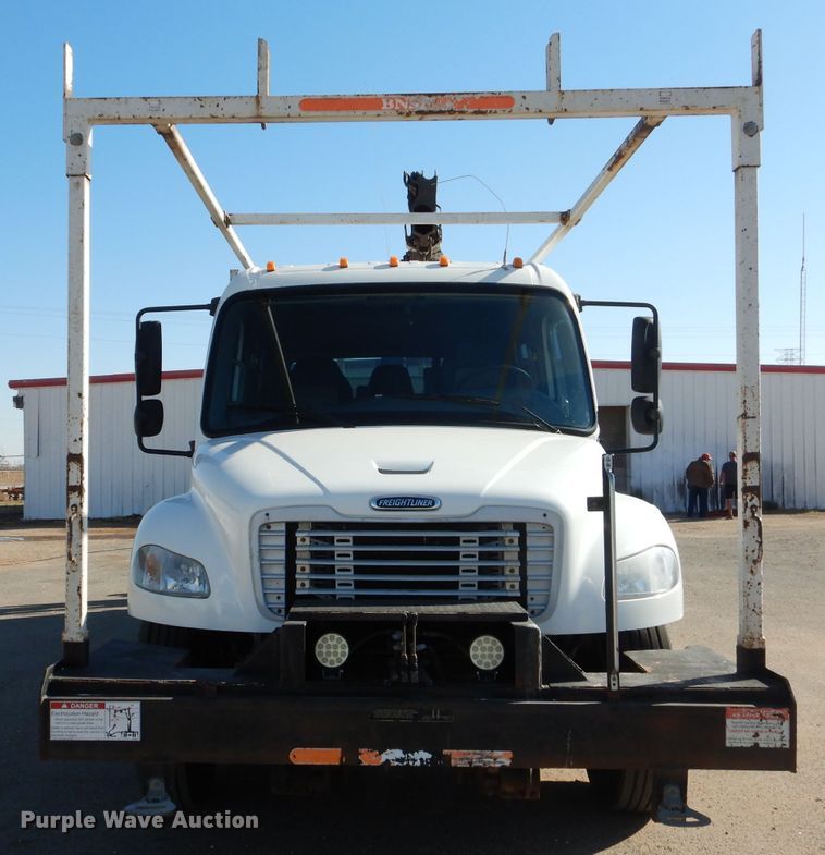 image for item DJ8811 2004 Freightliner Business Class M2  crane truck